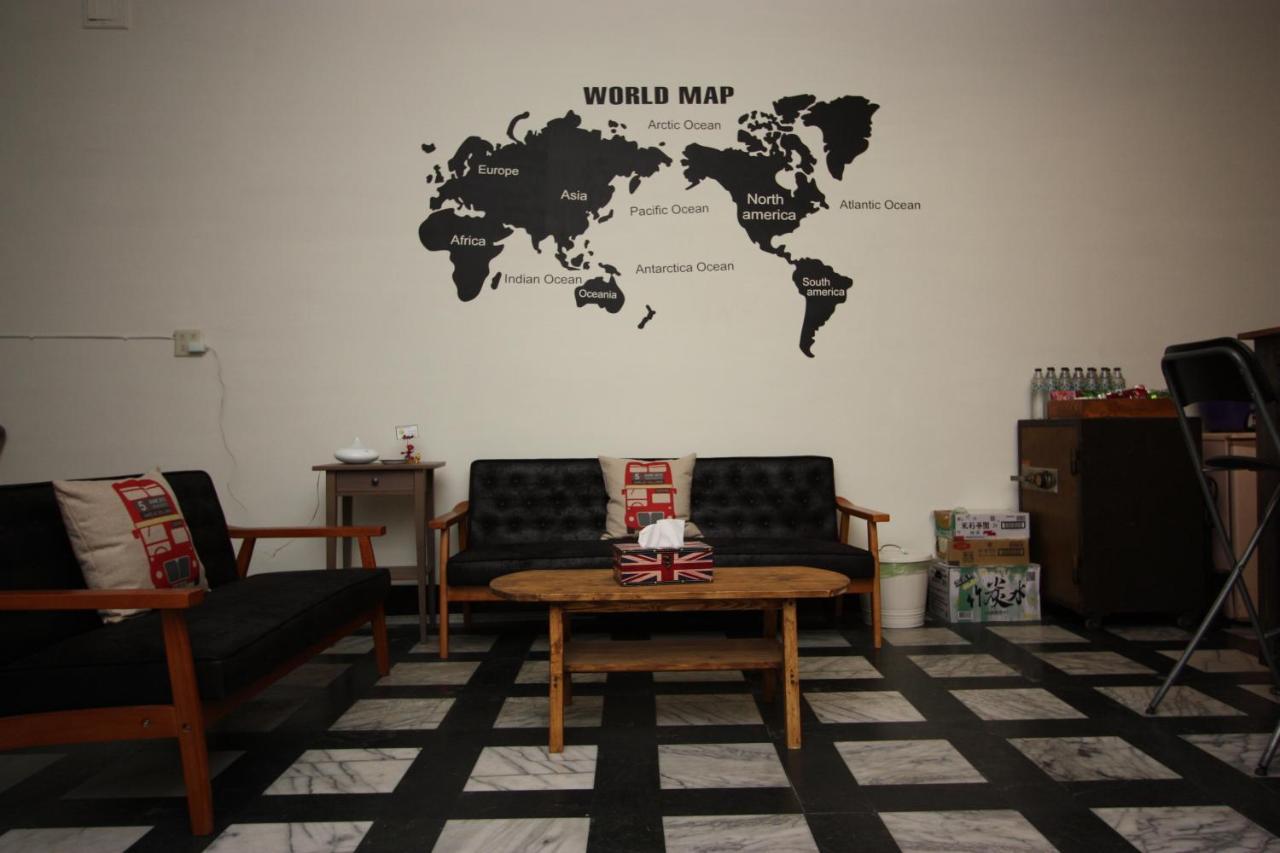 Oc Hostel Tainan Exteriör bild