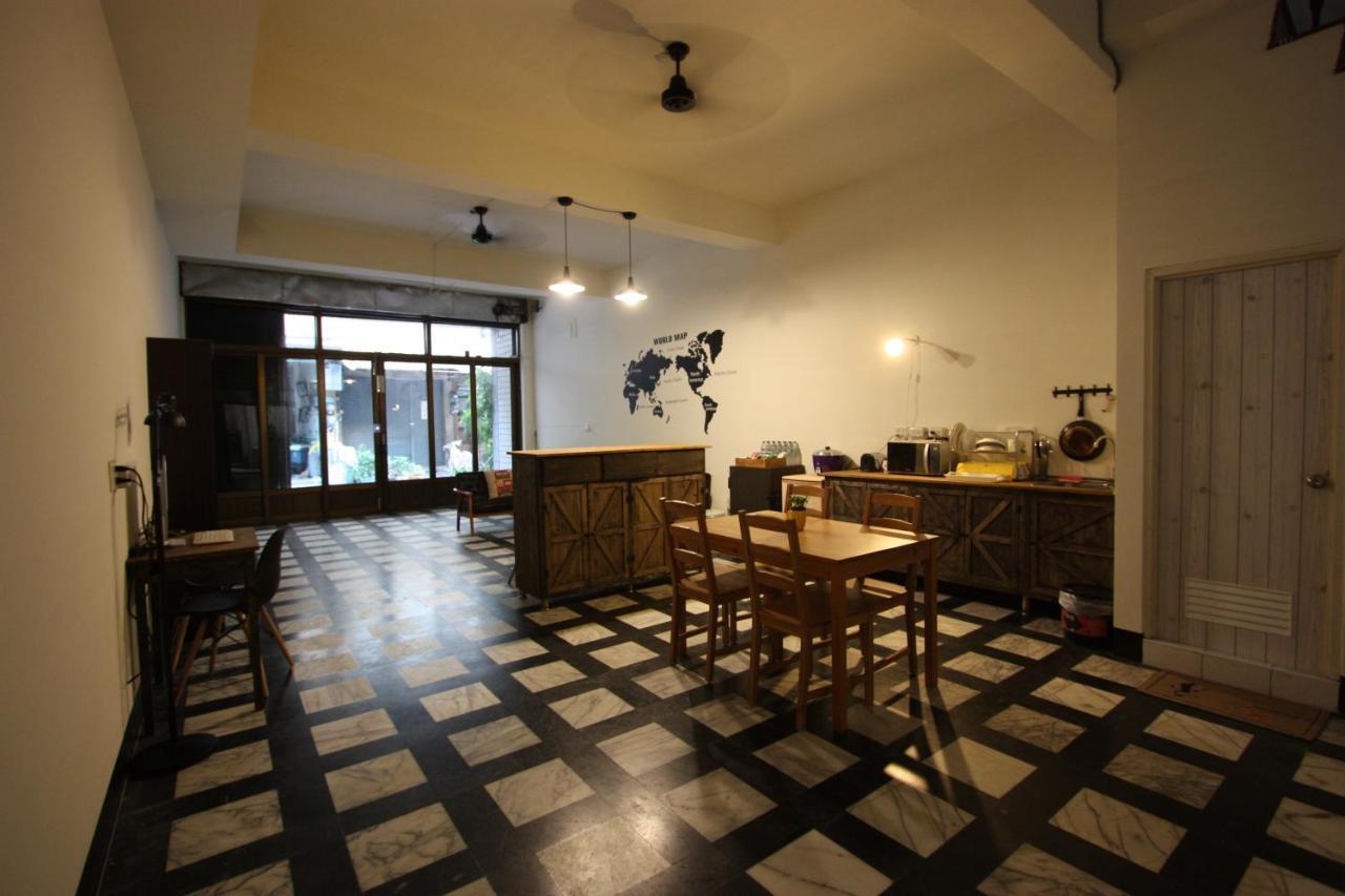 Oc Hostel Tainan Exteriör bild